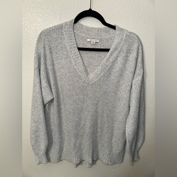 American Eagle Gray V-Neck Sweater with Ribbed Knit - Picture 2 of 9